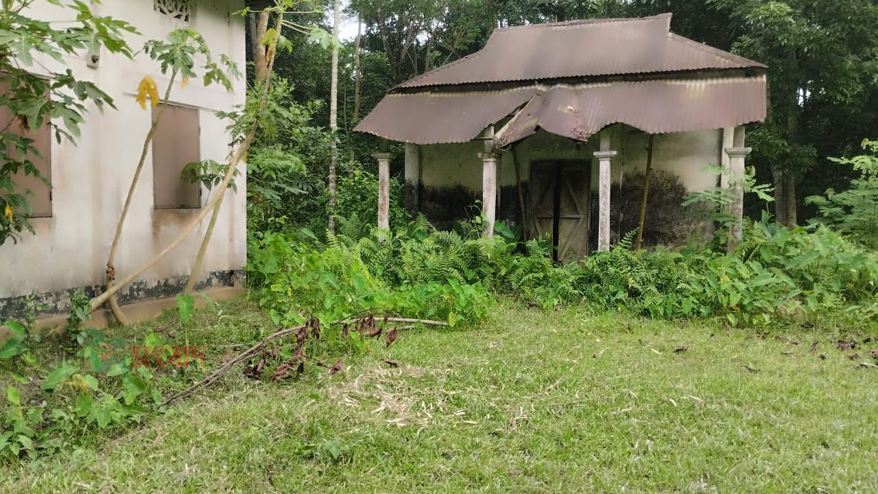 এম সি কলেজের প্রতিষ্ঠাতা মুরারী চাদঁ সেন এর বাড়ী ধংস্ব  পথে 