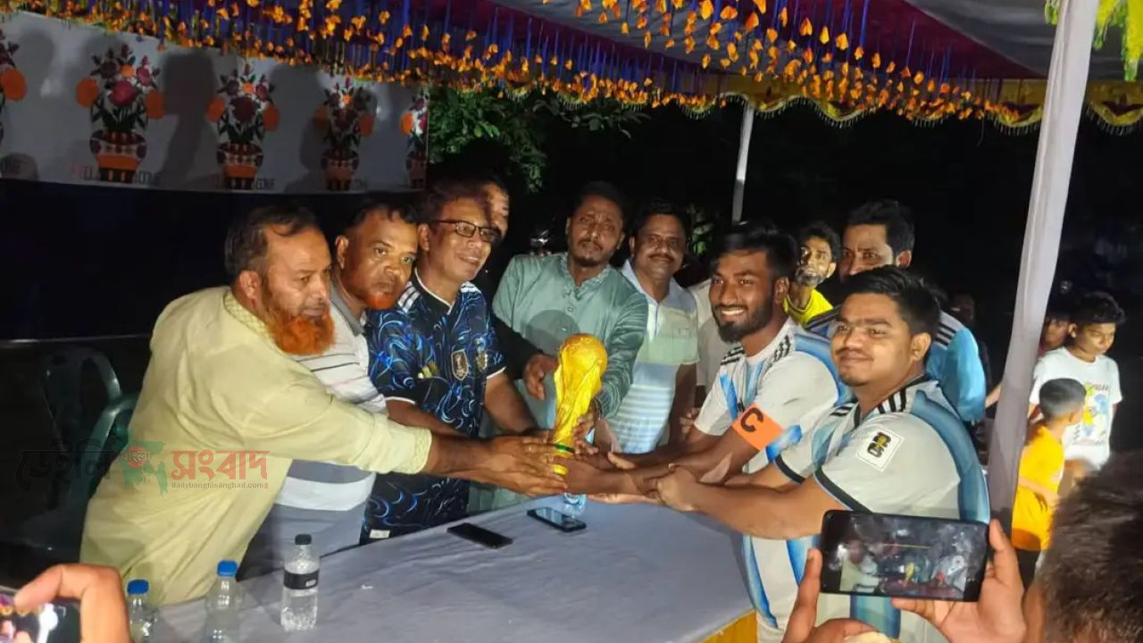 হরিরামপুরে আলিফ স্মৃতি ফুটবল প্রীতি ম্যাচ অনুষ্ঠিত।