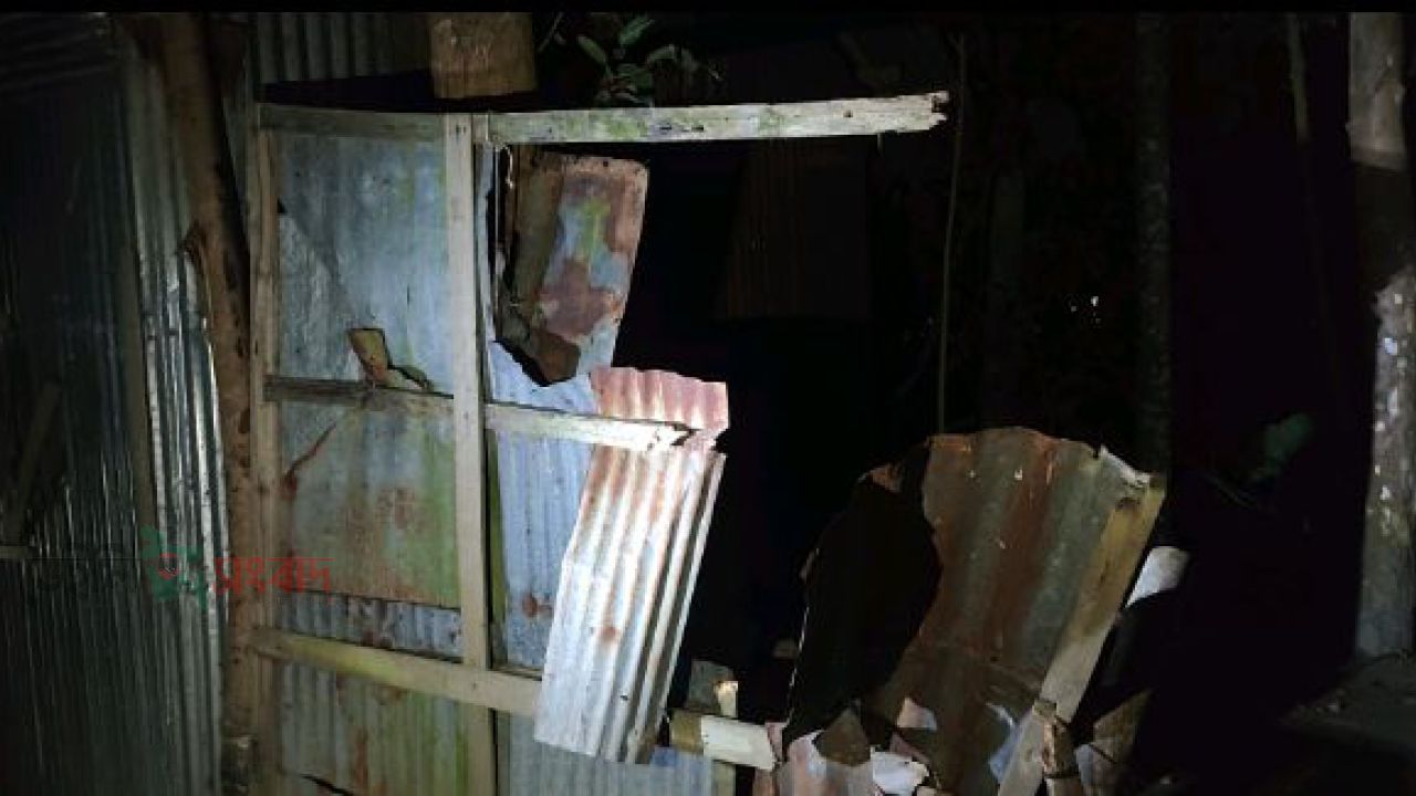 পীরগাছায় গভীর রাতে বসতবাড়িতে হামলা-ভাঙচুর, নগদ অর্থ লুটের অভিযোগ