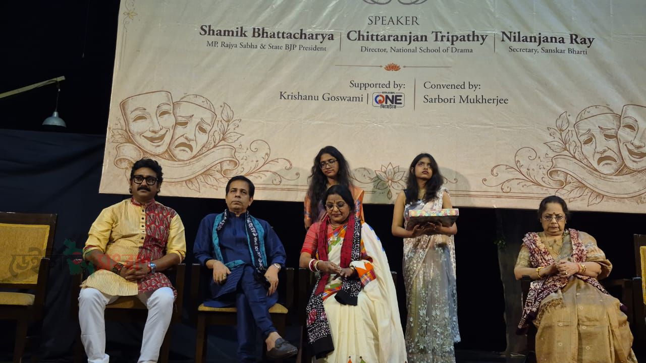 আবির পরিচালিত নয়াবাদ-- তিতাস থিয়েটার ১৪ বছর পূর্তি অনুষ্ঠিত হলো।
