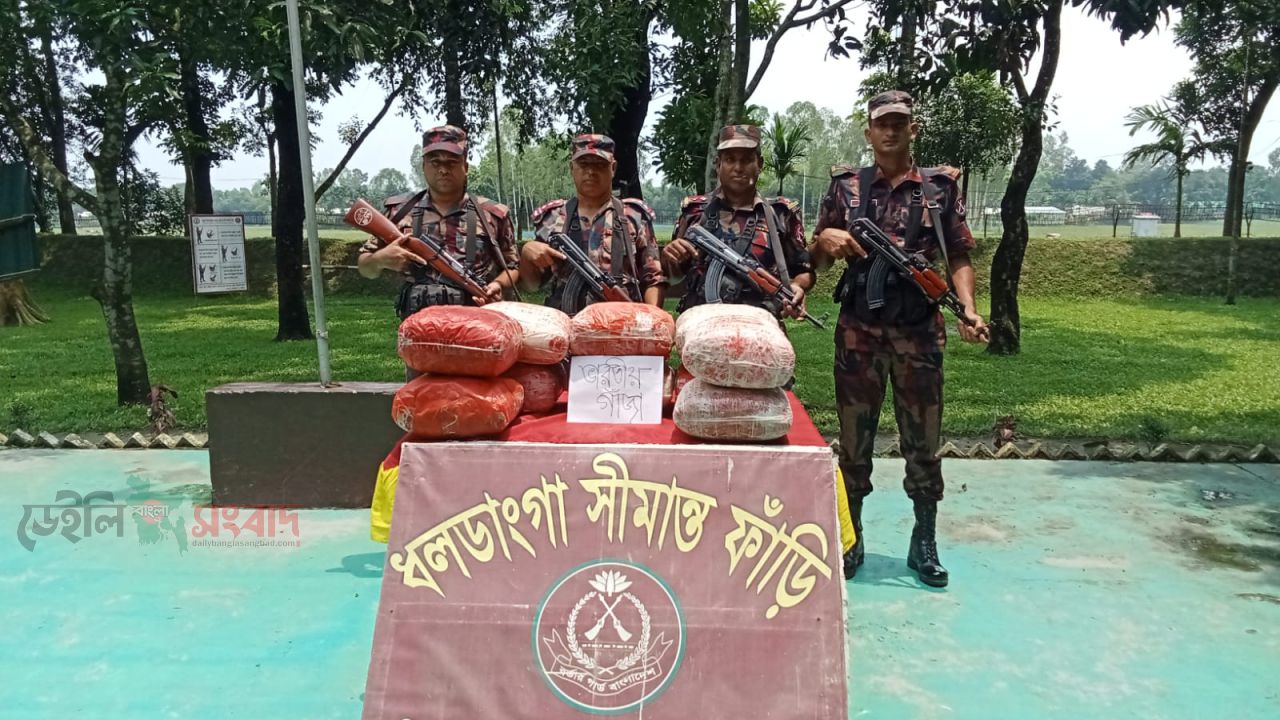 কুড়িগ্রামে বিজিবির অভিযানে সীমান্তে ১৫ লক্ষাধিক টাকার ইয়াবা,গবাদিপশু ও কসমেটিক পণ্য আটক।