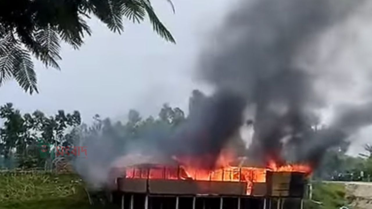 গাইবান্ধার খোলাহাটীতে শিশুর শ্লীলতাহানির অভিযোগে উত্তেজনা: রেস্টুরেন্টে ভাঙচুর ও অগ্নিসংযোগ