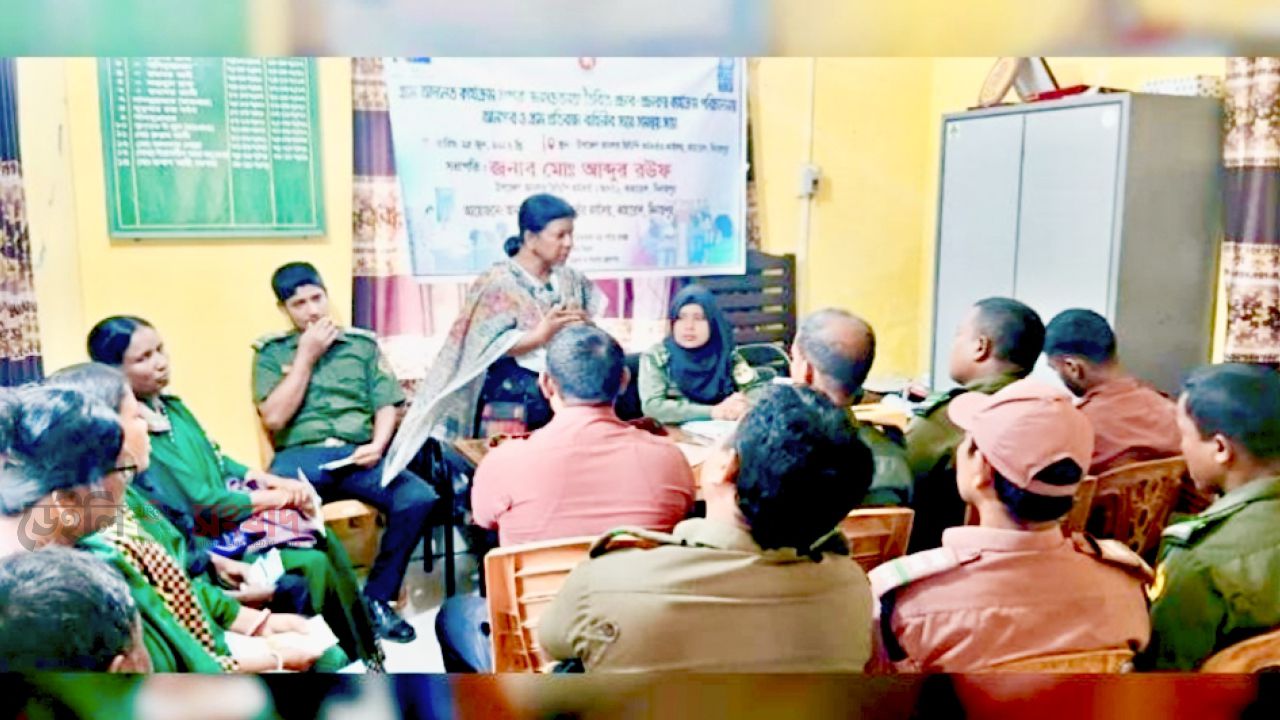 দিনাজপুরের কাহারোল উপজেলায় গ্রাম আদালত কার্যক্রম সম্পর্কে জনসচেতনতা সভা।