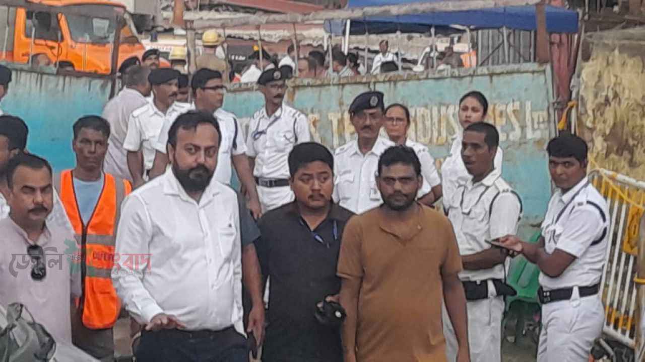 দ্বিতীয় দিনে,বজ্রবিদ্যুৎ সহকারে বৃষ্টির ফলে,ধ্বংসস্তূপ থেকে উদ্ধারের কাজ আটকে গেলো।