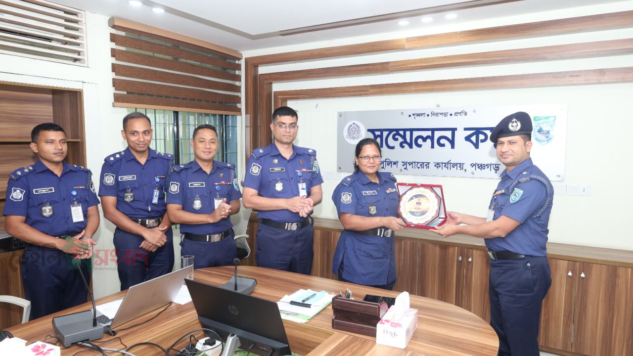 পঞ্চগড়ের মাসসেরা ওসি আশরাফুল