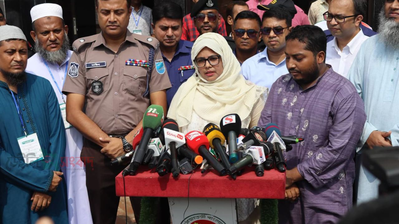 ঐতিহাসিক পাগলা মসজিদে দান ও ভক্তির মহোৎসব: ১৩ সিন্দুকে মিলল রেকর্ড ৪৩ বস্তা টাকা!