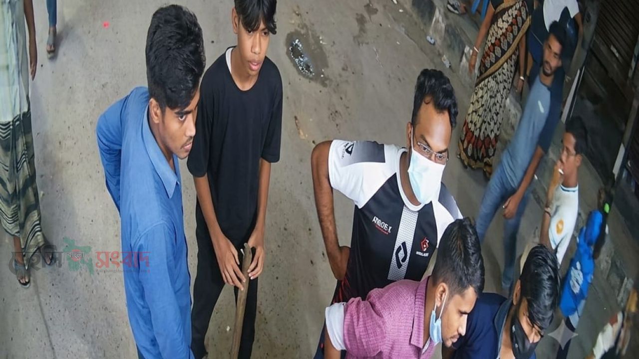 কদমতলীতে ফার্মেসিতে হামলা-ভাঙচুরের অভিযোগ, আতঙ্কে ব্যবসায়ী পরিবার