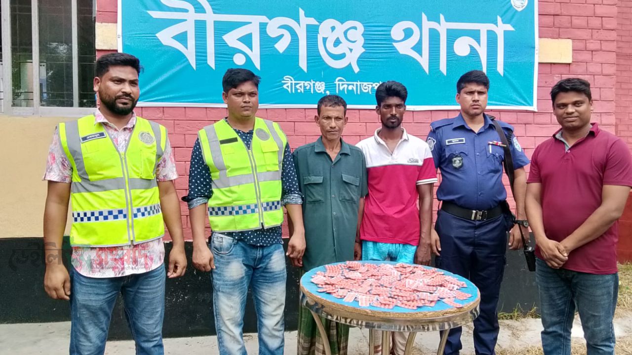 বীরগঞ্জে পুলিশের অভিযানে বিপুল পরিমাণ ট্যাপেন্ডাল ট্যাবলেট উদ্ধার, আটক ২