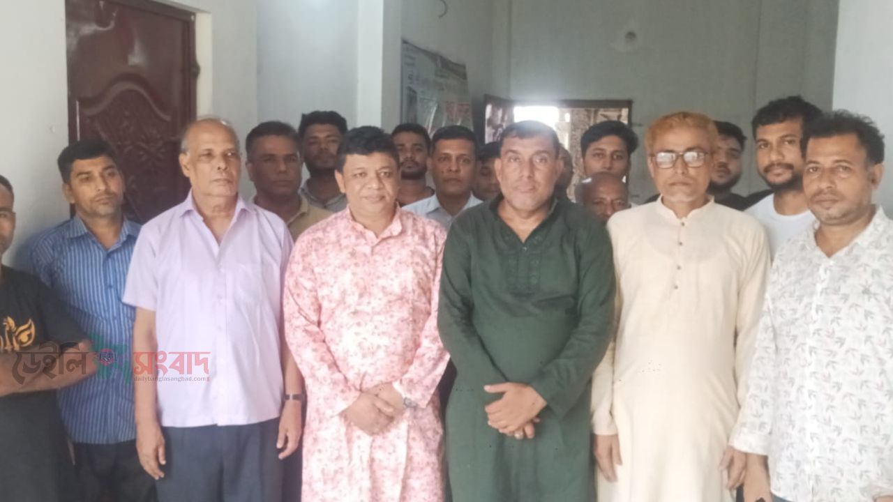রাউজান পৌরসভায় শ্রীশ্রী জগন্নাথ সেবাশ্রমে জগন্নাথ দেবের স্নানযাত্রা অনুষ্ঠিত