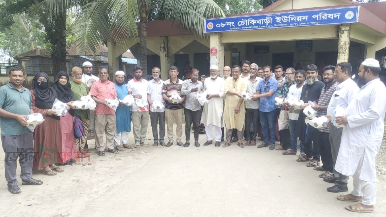 ধুনটের চৌকিবাড়ী খেলাধুলার প্রসারে শিক্ষা প্রতিষ্ঠান ও মাঠে ফুটবল বিতরণ