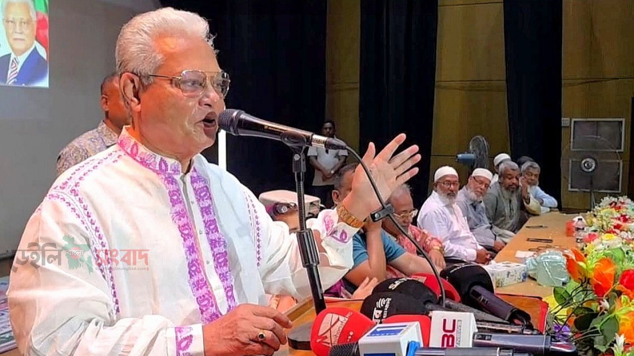 পটুয়াখালী বিএনপিকে আলতাফ হোসেন চৌধুরীর বার্তা: গ্রুপিংয়ের অবসান ঘটিয়ে ঐক্যবদ্ধ হোন