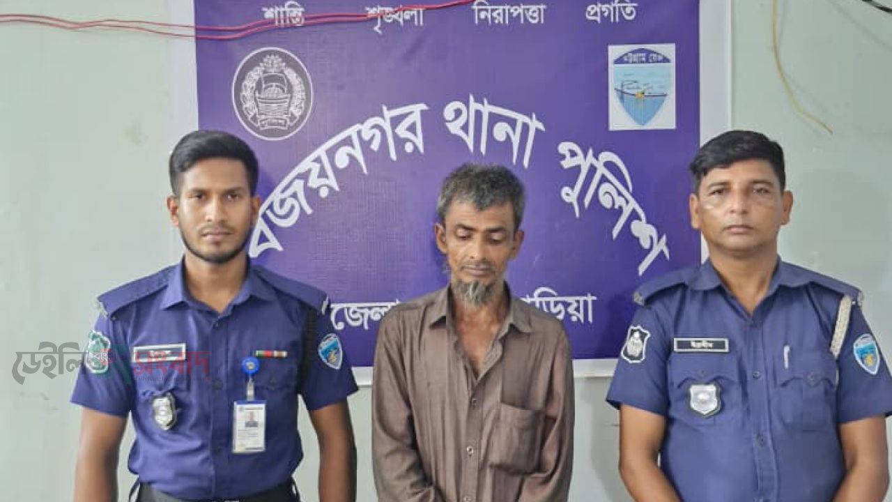 বিজয়নগরে মাদকবিরোধী অভিযানে ৬ বোতল স্কফ, ৭ বোতল বিদেশি মদ ও ২ কেজি গাঁজাসহ গ্রেপ্তার ১
