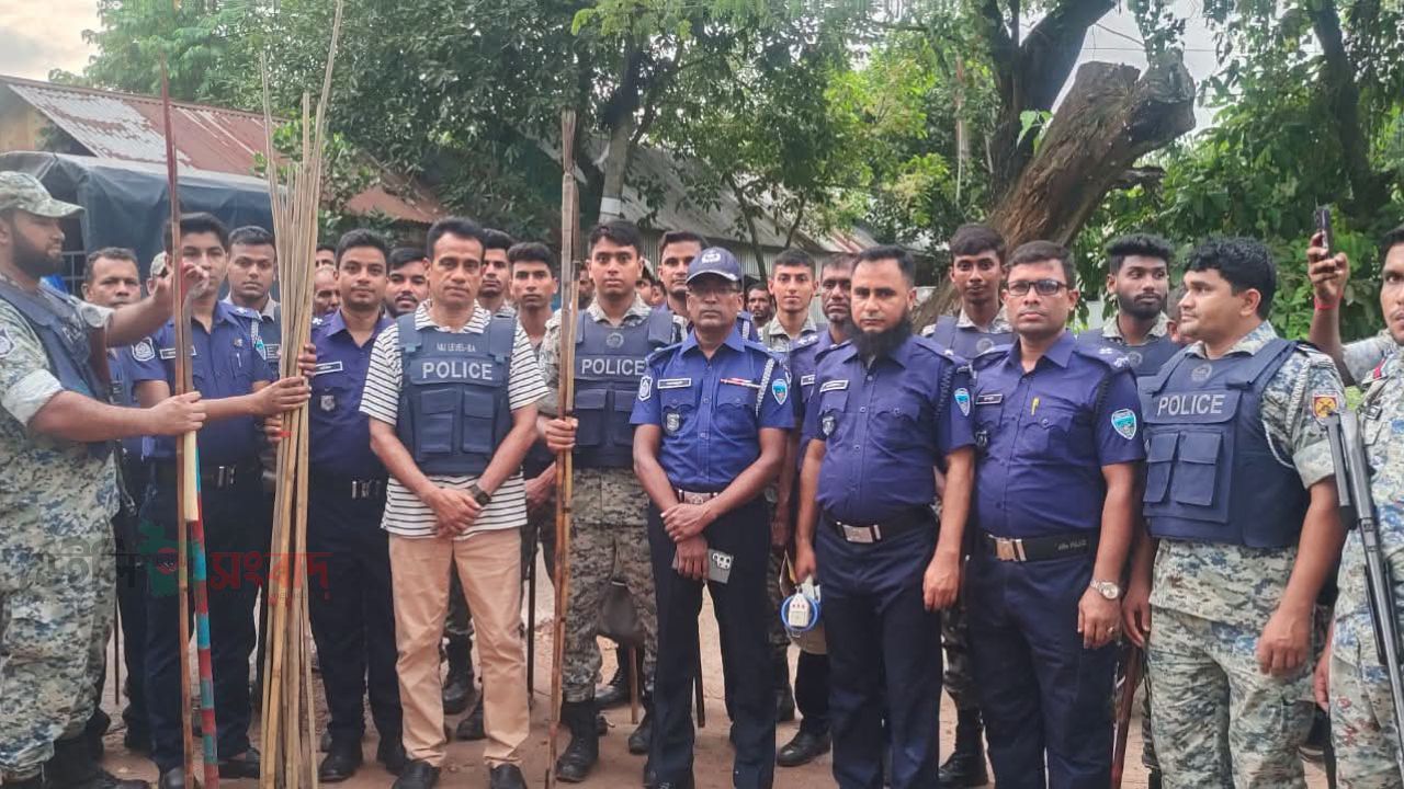 সরাইল থানা পুলিশের দাঙ্গা দমন অভিযান, দেশীয় অস্ত্র উদ্ধার