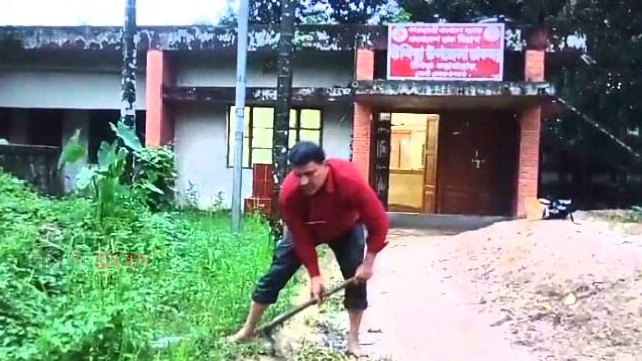 উখিয়া উপজেলা  পোস্ট অফিসে জলাবদ্ধতায় দৈনিক কার্যক্রম ব্যাহত