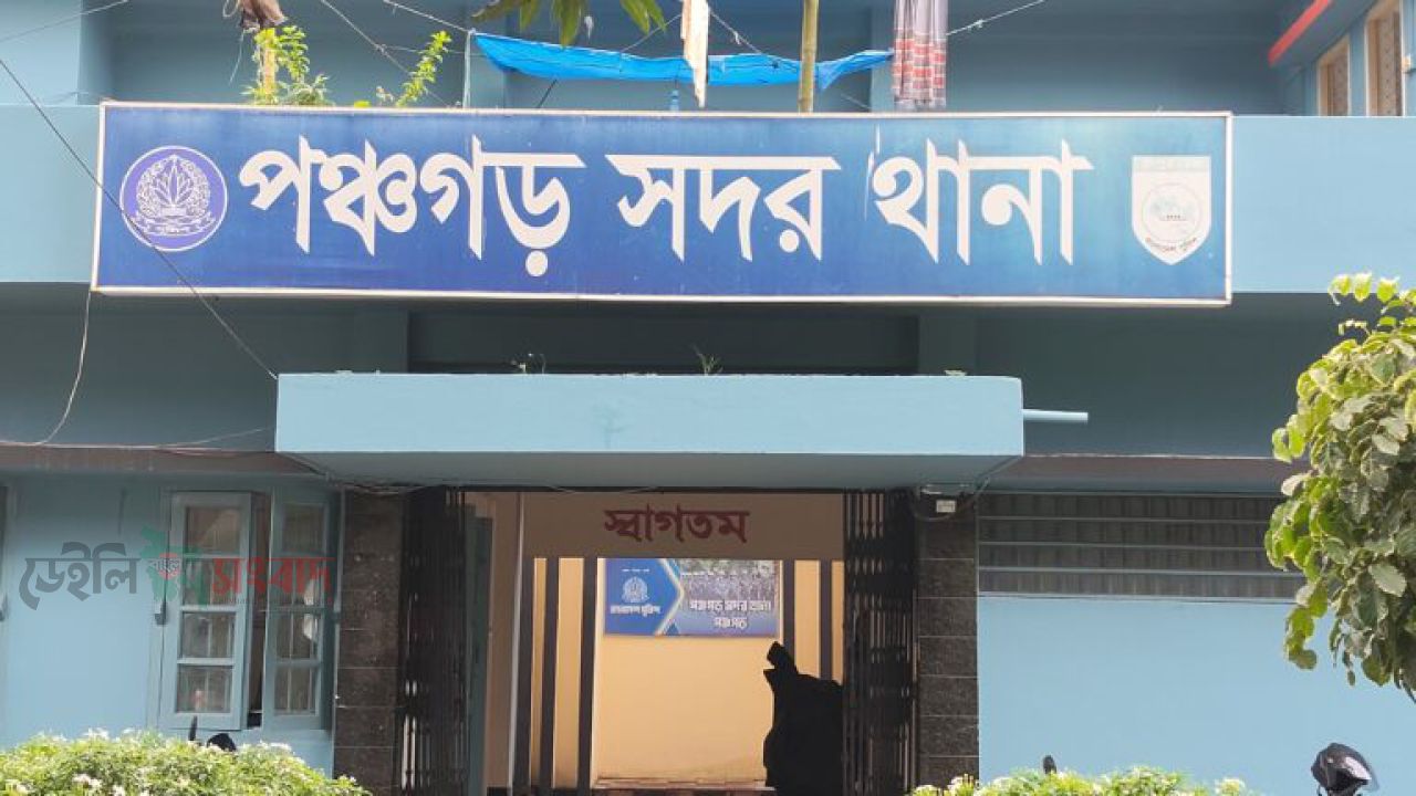 নিষিদ্ধ সংগঠনের পোস্টার লাগানোর অভিযোগে পঞ্চগড়ে ২৩ জনের নামে মামলা, অজ্ঞাত আরও ৭০-৮০ জন আসামি