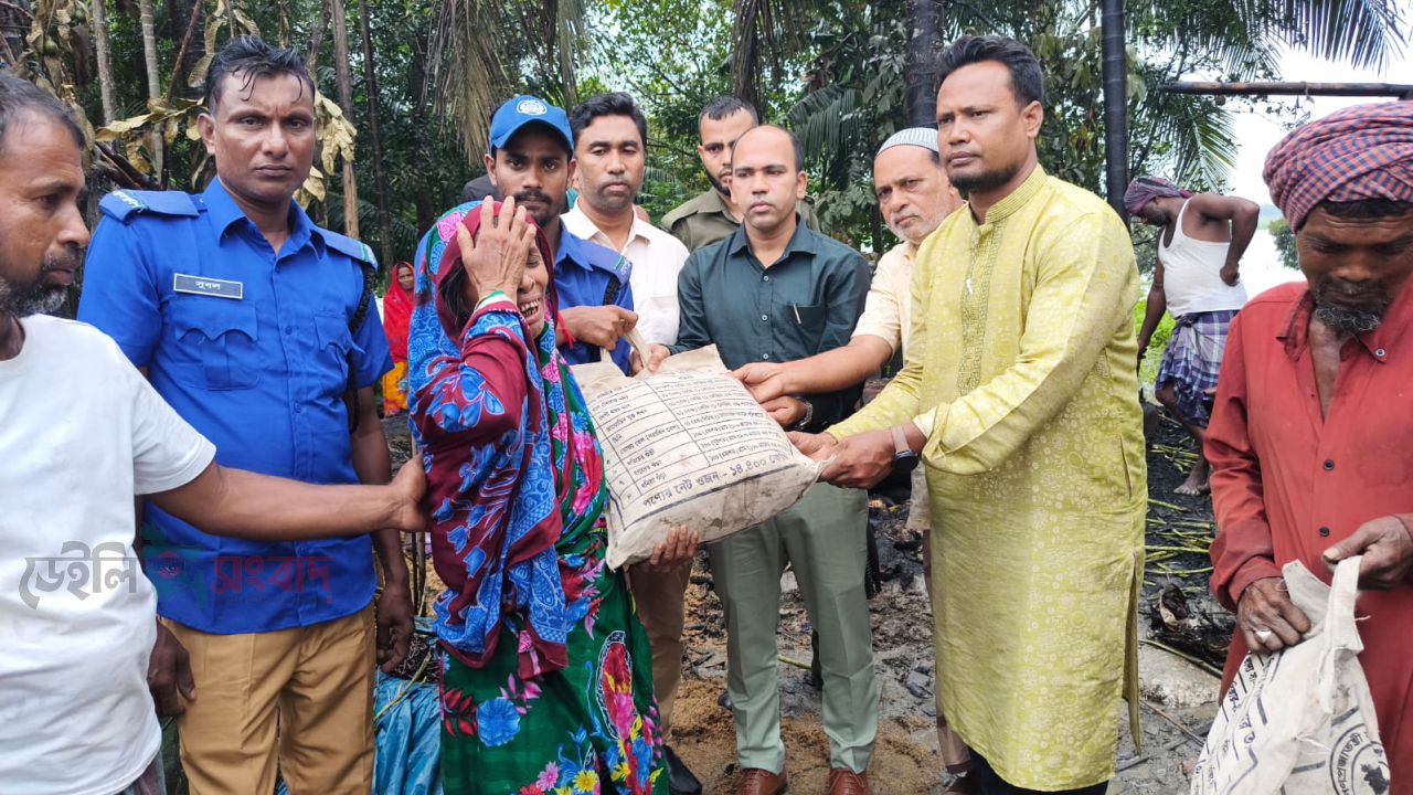 মদনে আগুনে ক্ষতিগ্রস্ত কৃষক পরিবারের পাশে ইউএনও