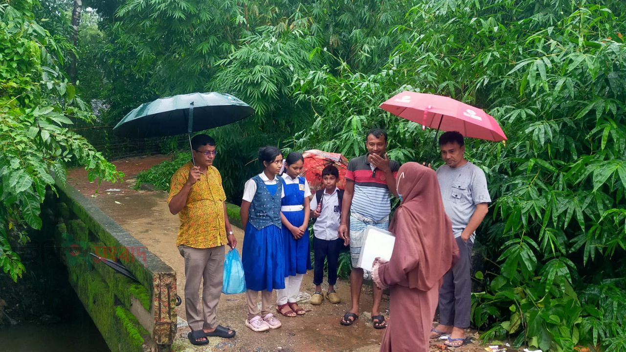 উখিয়ায় যে কোন মুহূর্তে ধ্বসে পড়তে পারে ত্রিশবছরের পুরনো সেতু