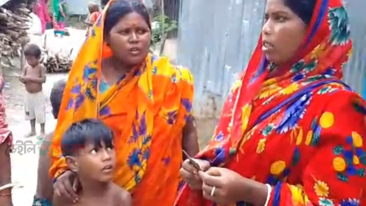 সাঁওতাল শিশুদের বিদ্যালয়ে ভর্তি না করার অভিযোগ 