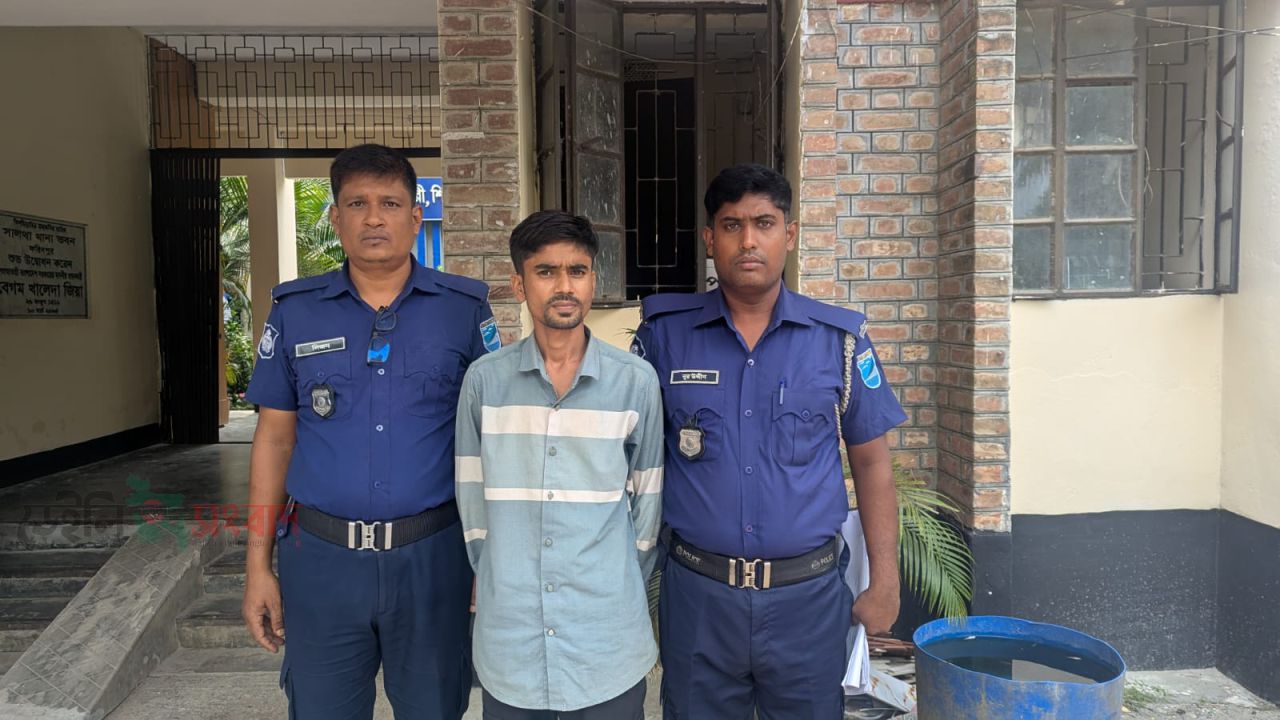 সালথায় ২৫ পিস ইয়াবাসহ যুবক গ্রেফতার