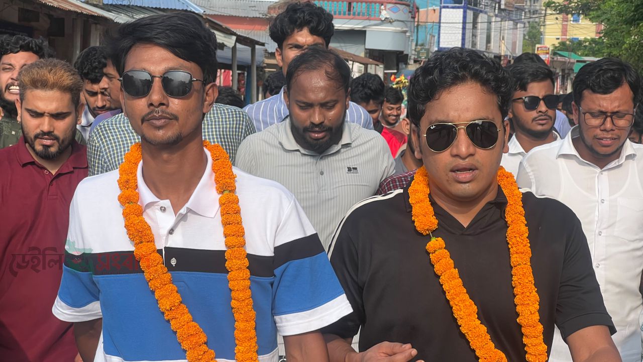 নতুন নেতৃত্বকে বরণ করে ঐক্যের বার্তা নজরুল বিশ্ববিদ্যালয় ছাত্রদলে।