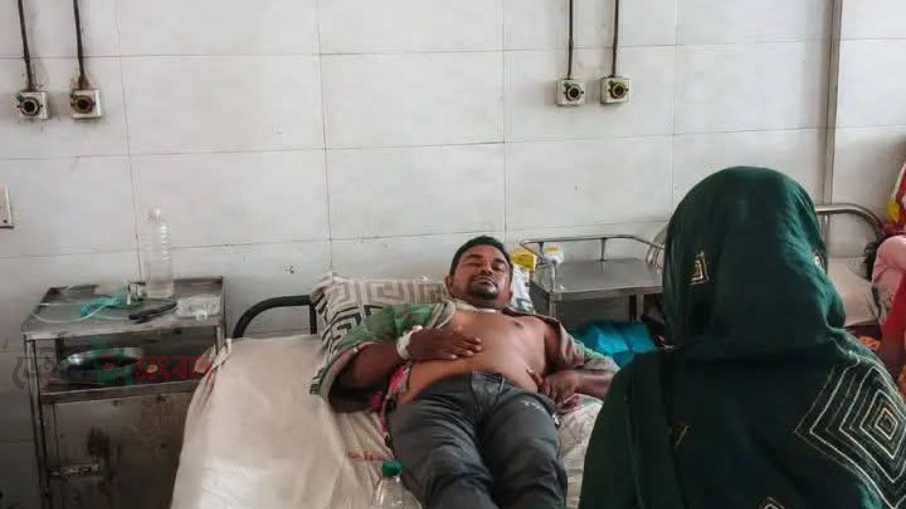 গাইবান্ধায় মাদকের বিরুদ্ধে প্রতিবাদ করায় স্বেচ্ছাসেবক দল নেতার উপর হামলা, হাসপাতালে ভর্তি