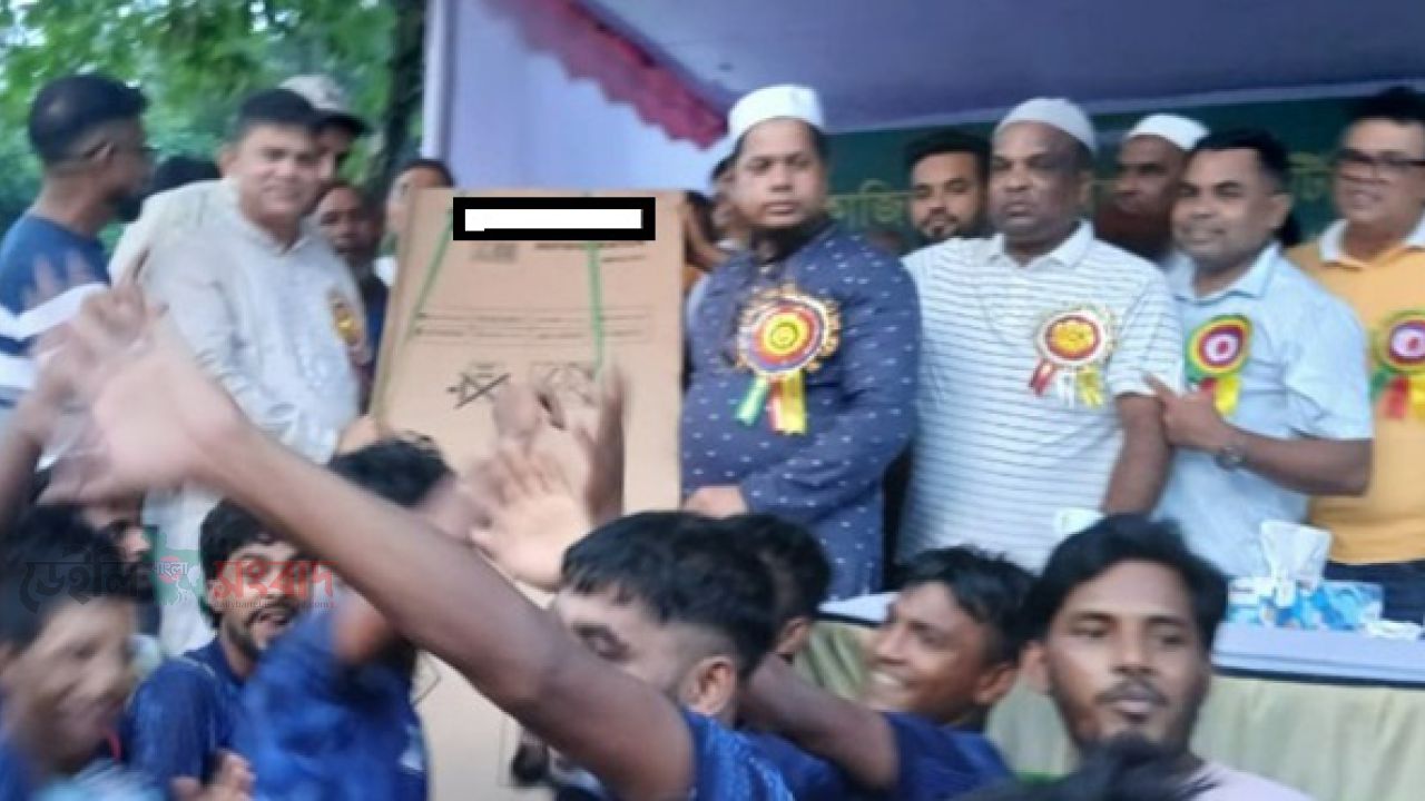 ১-০ গোলে মধুরচর ফাইটার্সকে হারিয়ে চ্যাম্পিয়ন মধুরচর স্পোটিং ক্লাব