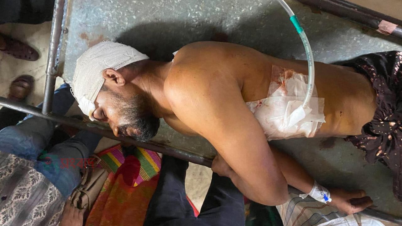মুন্সীগঞ্জের সদর আধারা ইউনিয়ন মিজিকান্দি গ্রামে জায়গা-সম্পত্তি বিরোধে দুই পক্ষের সংঘর্ষ, আহত ১০