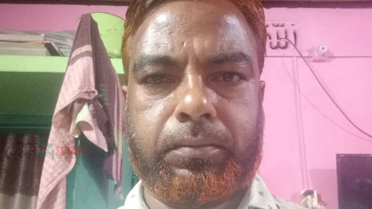 পীরগাছায় সরকারি স্কুলের গাছের ডাল কাটার অভিযোগ করায় শিক্ষককে মারধরের অভিযোগ