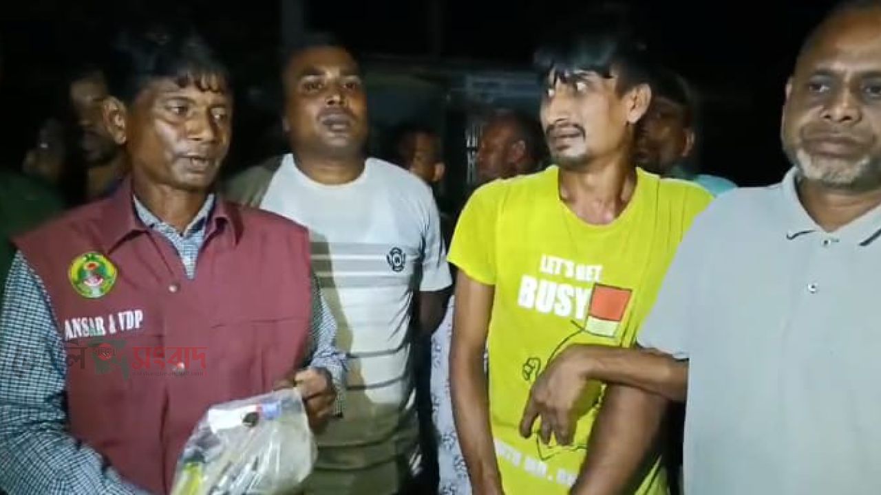 আনসার-ভিডিপি সদস্যদের তৎপরতায় পাঁচবিবি উপজেলা কড়িয়া টাপেন্টা ডল সেবন করার সময় আটক; পুলিশের নিকট সোপর্দ