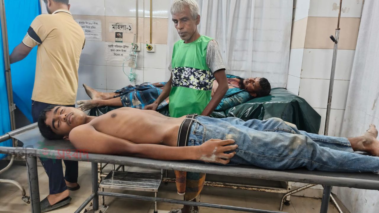 কুড়িগ্রাম রাজারহাটে সরকারি রাস্তা বন্ধে বাঁধা দেওয়ায় নিহত ১, আটক ১০ জন। 