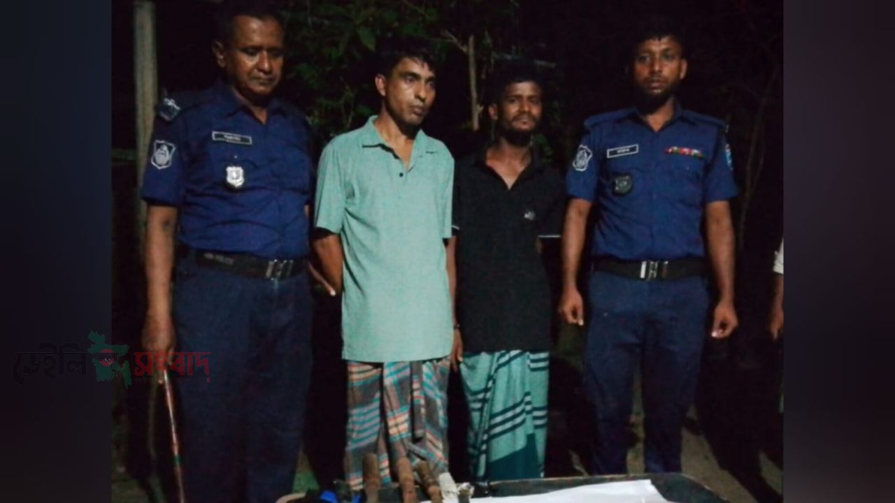 কটিয়াদীতে দেশীয় অস্ত্র ও ইয়াবাসহ শীর্ষ মাদক কারবারি শামীম ও সহযোগী গ্রেপ্তার