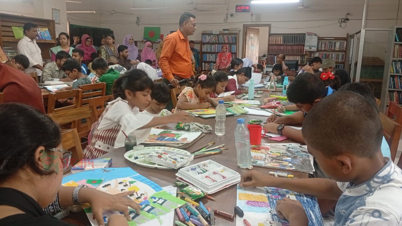 নড়াইলে জুলাই গণঅভ্যুত্থান দিবস উপলক্ষে আবৃত্তি, রচনা ও চিত্রাঙ্কন প্রতিযোগিতা অনুষ্ঠিত