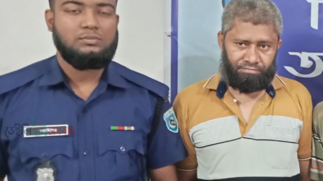 নাগেশ্বরীতে মায়ের ঘরে আগুন দেওয়ার অভিযোগে ছেলে গ্রেপ্তার