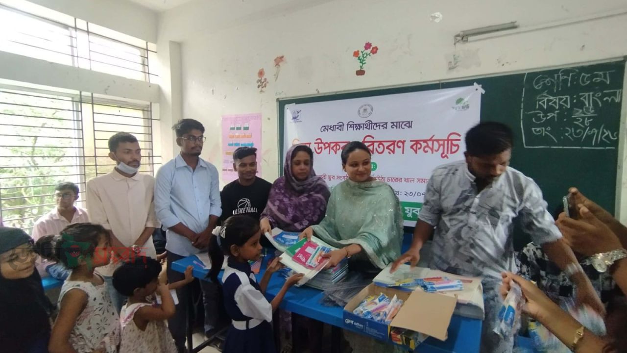 আমতলীতে তিন স্বেচ্ছাসেবী সংগঠনের উদ্যোগে অর্ধশতাধিক শিক্ষার্থীর মাঝে শিক্ষা উপকরণ বিতরণ