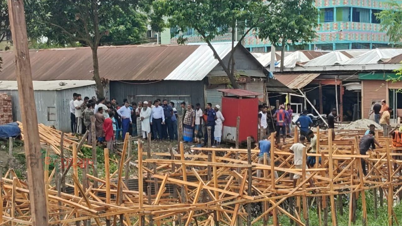 নবীনগরের বাঙ্গরা বাজারে উচ্ছেদ অভিযান: একপক্ষের স্থাপনা ভাঙার অভিযোগ, নেপথ্যে ইন্ধনের গুঞ্জন