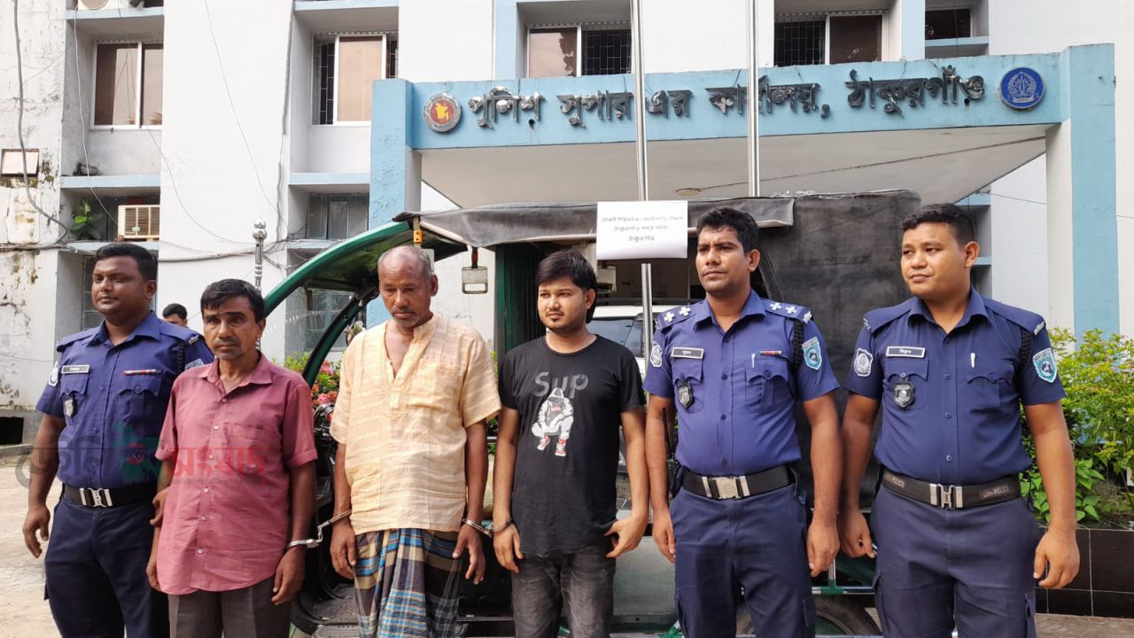 চূরি  যাওয়া ইজিবাইক উদ্ধার, চোর চক্রের চাঁর সদস্য গ্রেপ্তার, - সংবাদ সম্মেলনে অতিরিক্ত পুলিশ সুপার। 