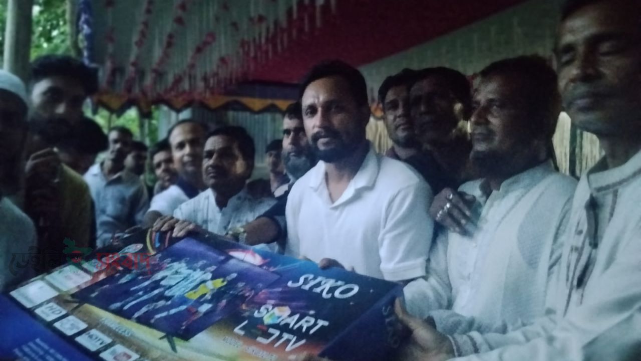 হরিরামপুরে আগ্রাইল দড়িকান্দি যুব সংঘের উদ্যোগে ফুটবল প্রাতি টুর্নামেন্ট-২০২৬ অনুষ্ঠিত। 