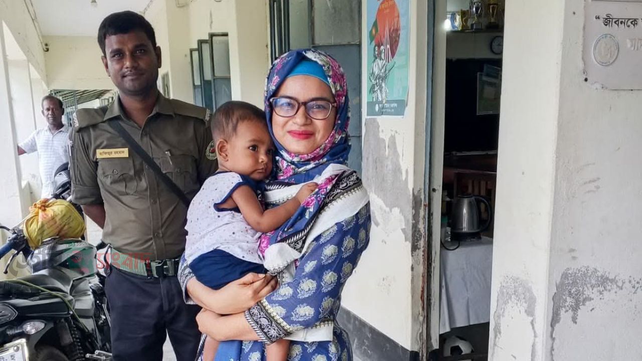 মা পরীক্ষার্থী, শিশুর দায়িত্বে ইউএনও
