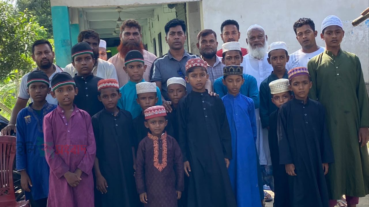 এতিমখানার শিশুদের মুখে হাসি ফোটালেন মোঃ মিলন মিয়া