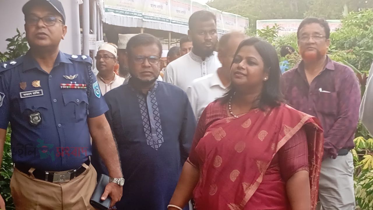 সবুজ কুড়িগ্রাম গড়তে সবাইকে অন্তত একটি গাছ লাগাতে হবে’: জেলা প্রশাসক অন্নপূর্ণা দেবনাথ