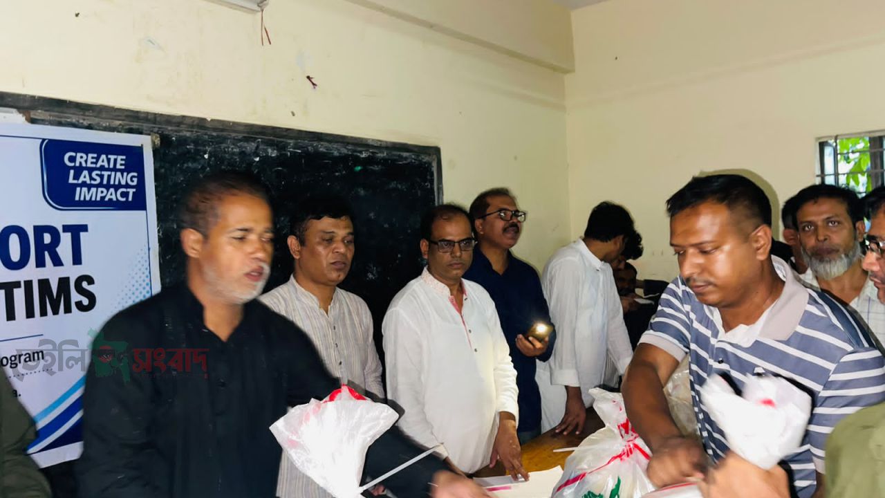দক্ষিণ রাজানগরে খোরশেদ আলম ফারুকীর উদ্যোগে গরিব, অসহায় ও দুস্থদের মাঝে ত্রাণ বিতরণ