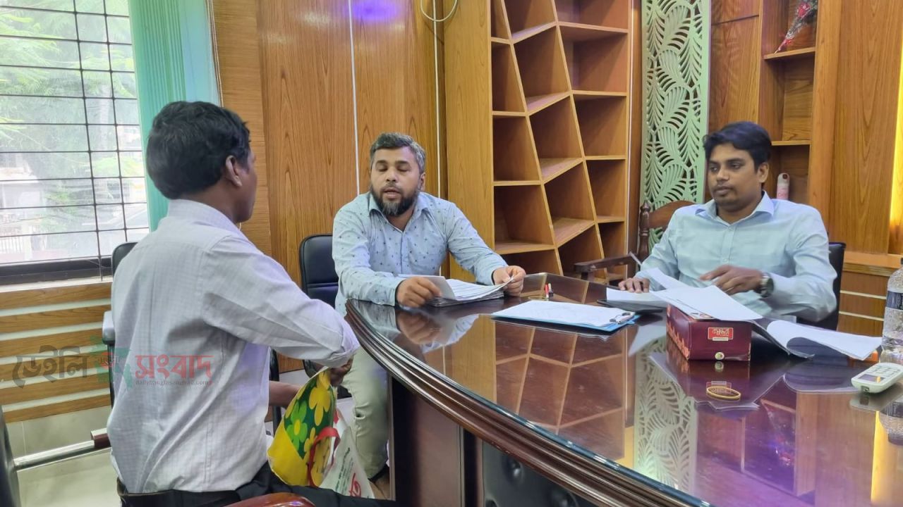 ফুলপুরে ফ্যামিলি কার্ড যাচাই-বাছাইয়ের তথ্য সংগ্রহকারী ও সুপারভাইজার পদে নিয়োগ পরীক্ষা অনুষ্ঠিত