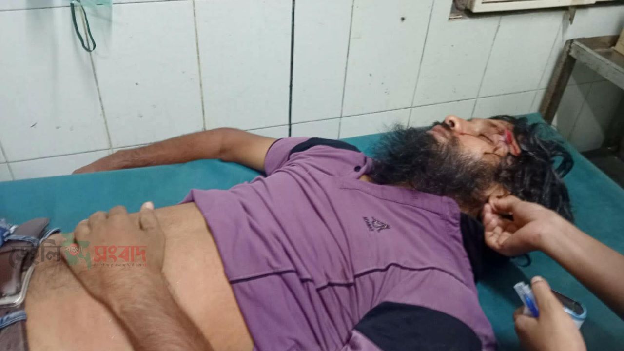 রাজশাহীতে সাংবাদিকে কুপিয়ে জখম