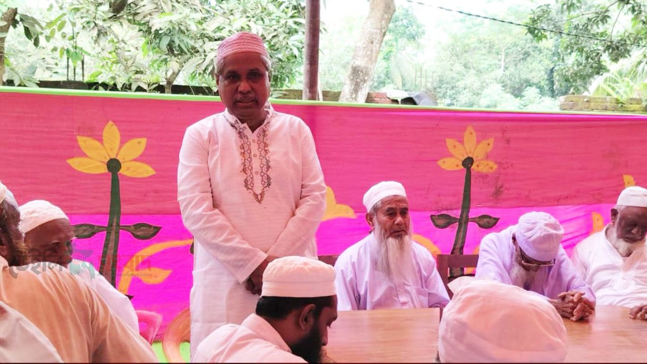 লালমাইয়ে বিশিষ্ট শিক্ষাবিদ আমিনুল ইসলাম সিএ-এর পিতা-মাতার স্মরণে মিলাদ ও দোয়া মাহফিল অনুষ্ঠিত