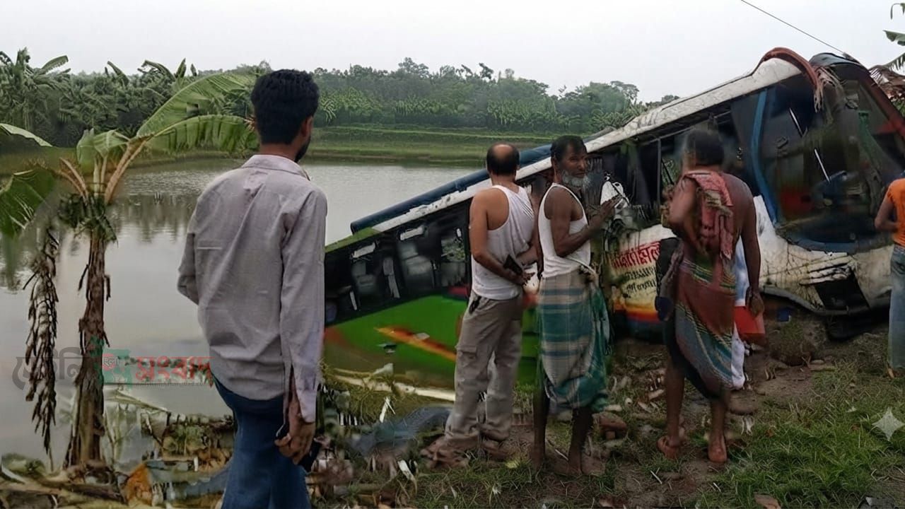 ফুলপুরে ভয়াবহ বাস সড়ক দুর্ঘটনায় আহত ১৫ আশঙ্কাজনক ১জন