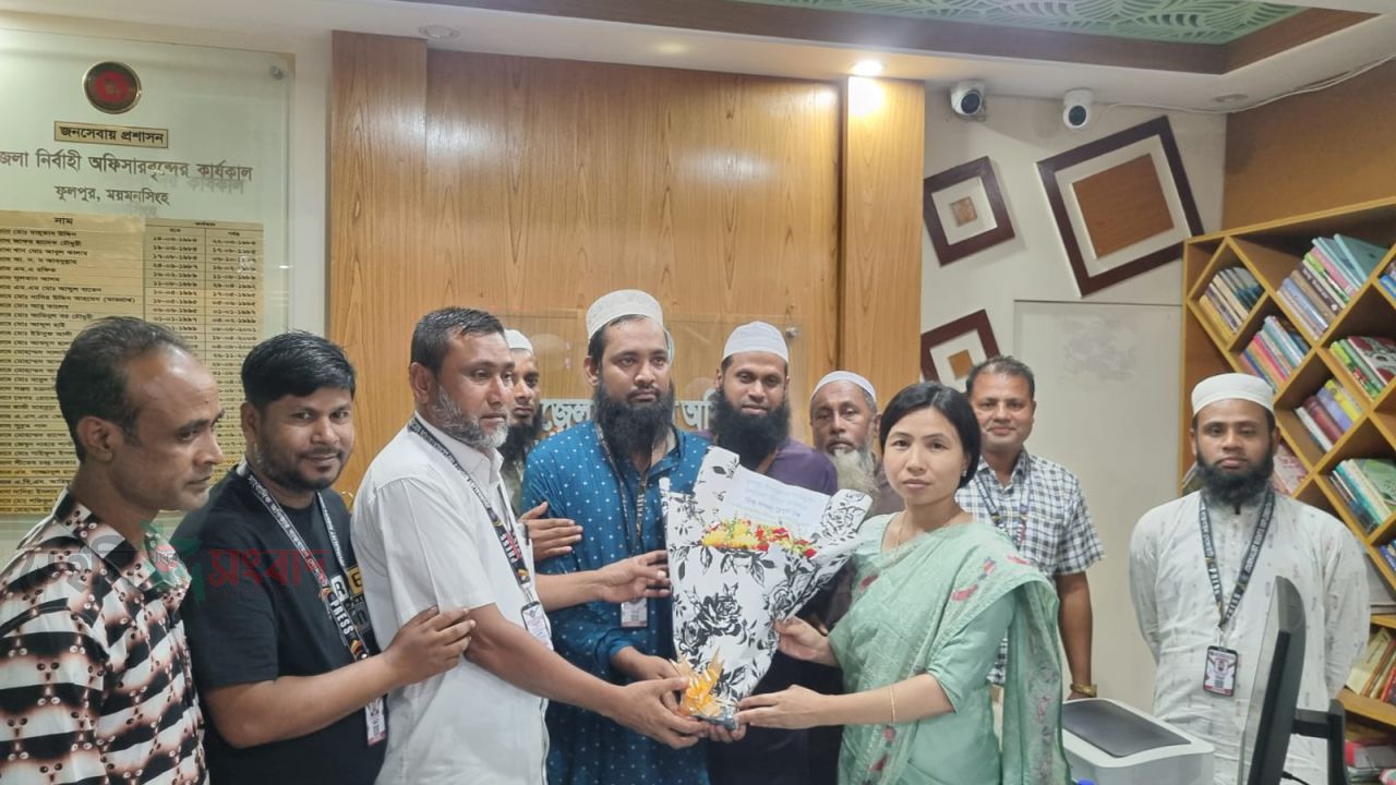 ফুলপুরে নবনিযুক্ত ইউএনওর সঙ্গে সাংবাদিক অধিকার বাস্তবায়ন সোসাইটির সৌজন্য সাক্ষাৎ