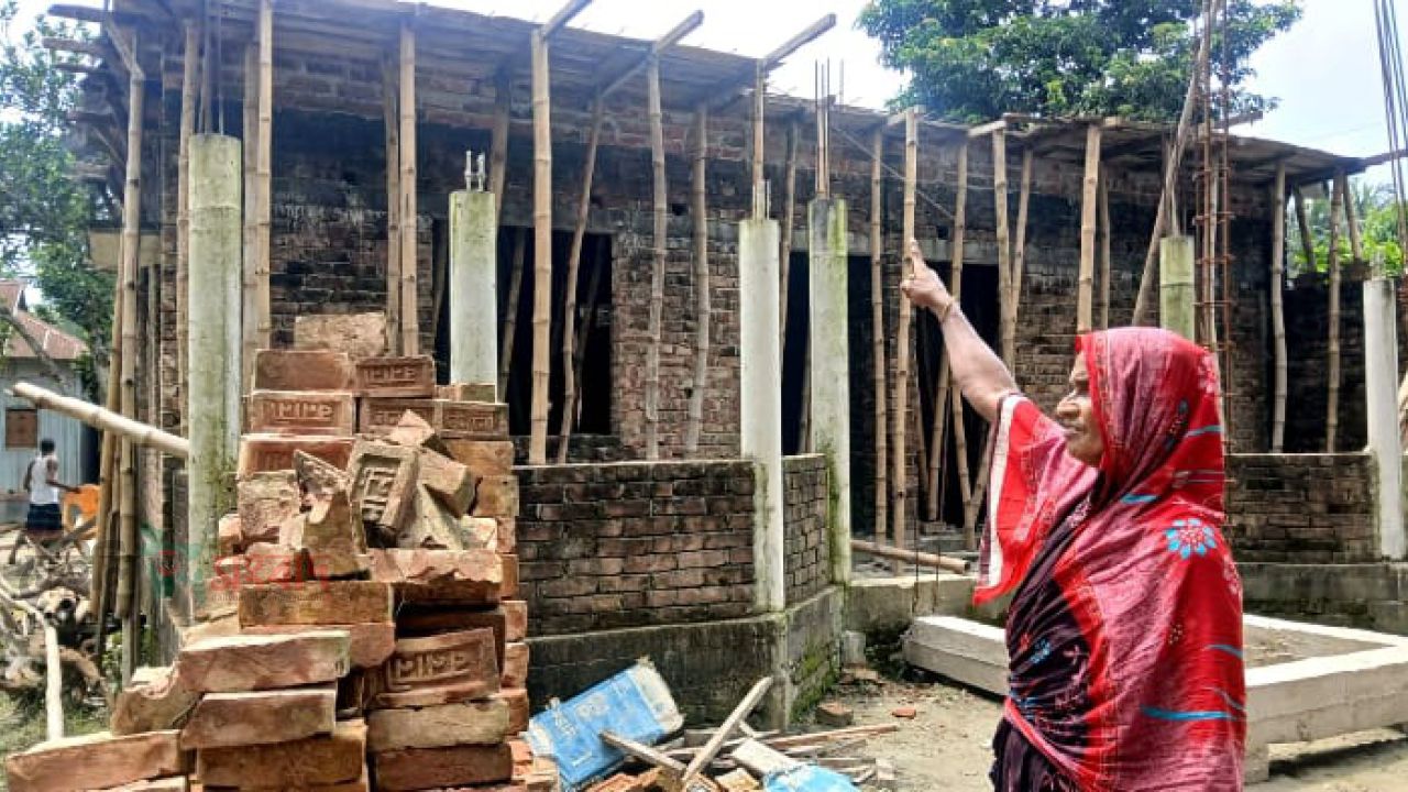 নান্দাইলে বসতঘর নির্মাণে প্রতিবেশীর বাধা, ছাদ ঢালাই কাজ বন্ধে ১০ লাখ টাকার ক্ষতি। 
