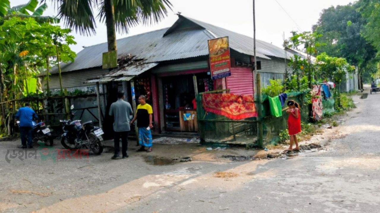 বৃষ্টির পানি নিষ্কাশনকে কেন্দ্র করে সরিষাবাড়িতে  ইউপি সদস্য ও বৃদ্ধ পিতাকে মারধরের অভিযোগ