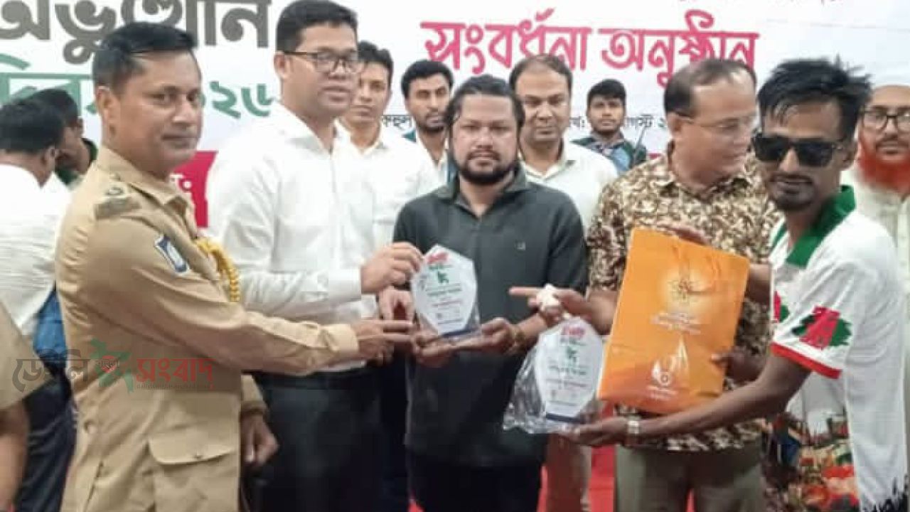 গণঅভ্যুত্থান দিবসে ঠাকূরগাঁওয়ে শহীদদের প্রতি শ্রদ্ধা, জুলাই যোদ্ধাদের সংবর্ধনা।