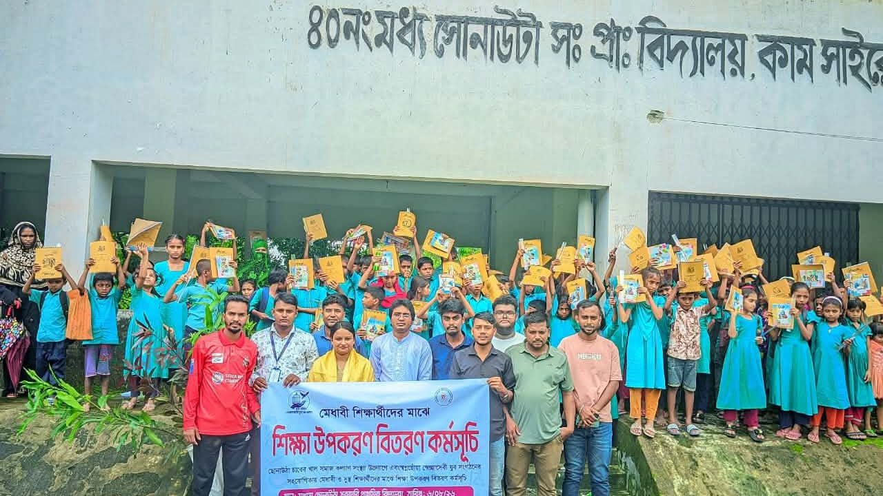 আমতলীতে স্বপ্নছোঁয়ার উদ্যোগে শিক্ষা উপকরণ বিতরণ ও বৃক্ষরোপণ